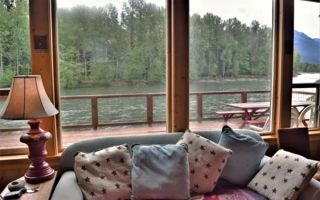 Cowlitz River Cabin