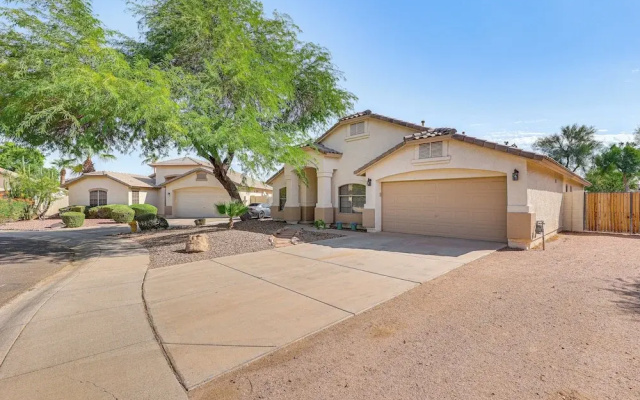 Centrally Located Gilbert Home: Patio & Grill!