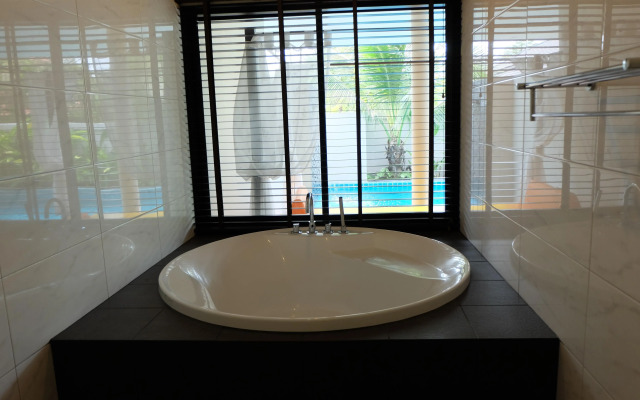 AT Pool Villa Resort