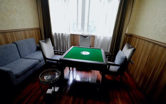 Yixuan Hotel (Rongchang District Government Stadium)