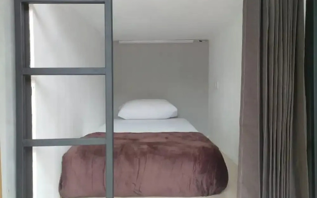 GH Capsule - Hostel