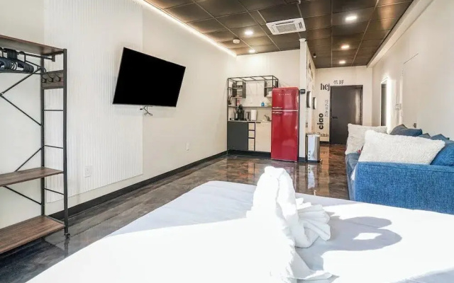 461 Melwood Suites Unit 102  Studio