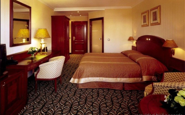 Alexander Hotel