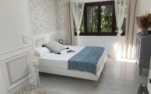 Cap d'Antibes 50m from the beach 3 bedrooms/Pool