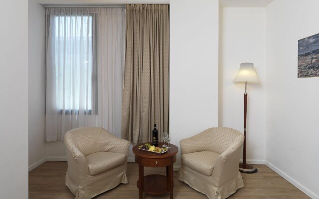 Koresh Hotel