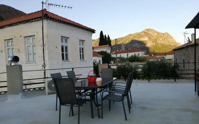 Rodomelo House with Terrace - 4 Bedrooms