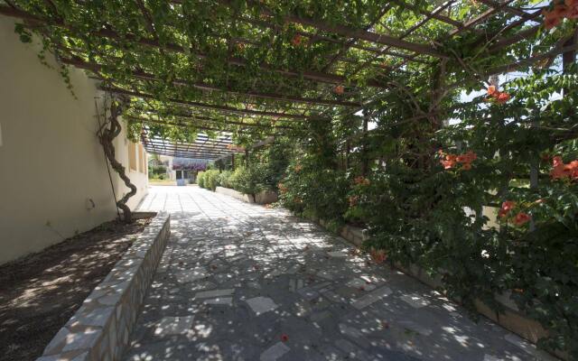 Отель Eurovillage Achilleas Hotel Греция, Мастичари - отзывы, цены и фото номеров - забронировать отель Eurovillage Achilleas Hotel онлайн вид на фасад