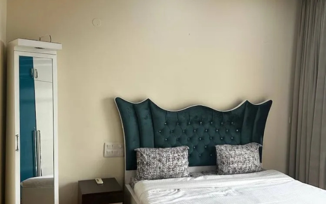 Luxurious Gurugram Apartment for Rent - Entire House With City & Garden Views