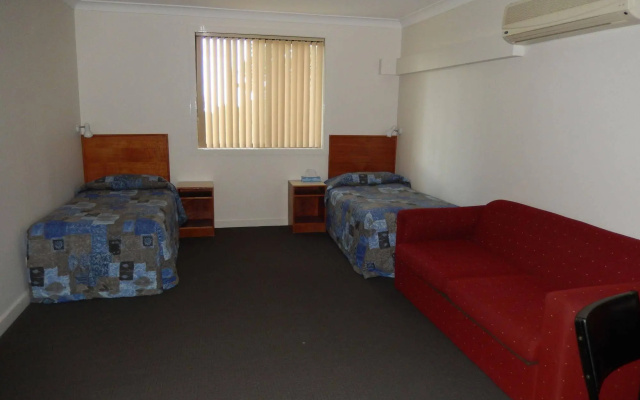 Pioneer Way Motel