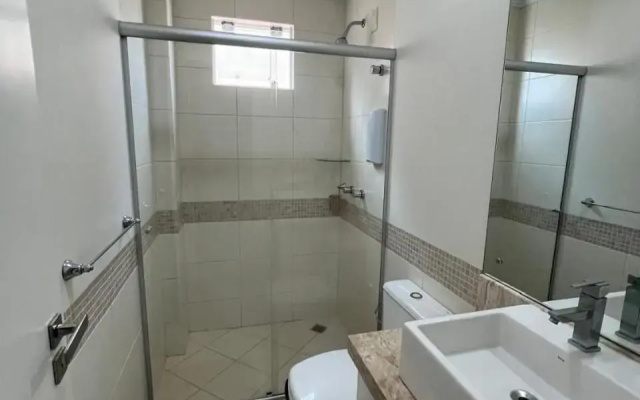 Apartamento 3 suítes próximo a praia