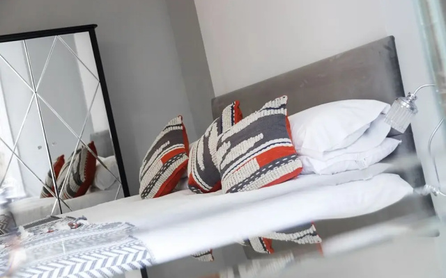 Stylish York Gardens Apartment