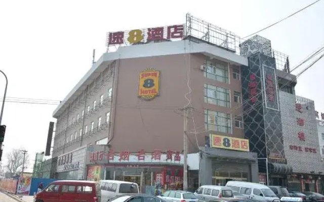 Super 8 Hotel