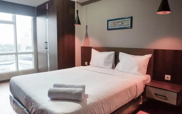 Classy 1BR Apartment with Pool View at Grand Sungkono Lagoon