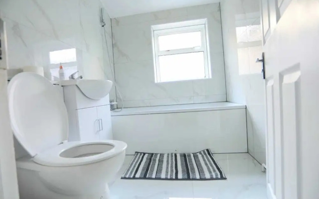 Impeccable 3-bed House in Plumstead, London