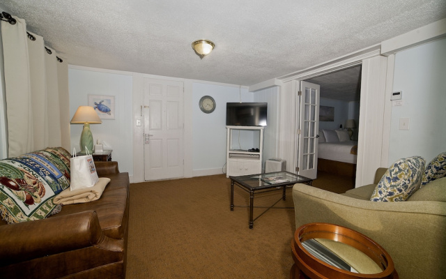 Georgianne Inn & Suites