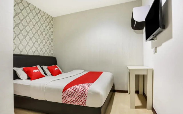 OYO 89583 Grove Hotel