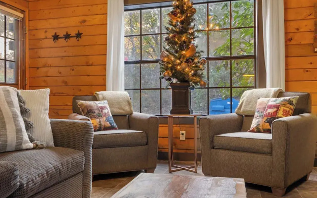 Whitetail Cabin Getaway for 6