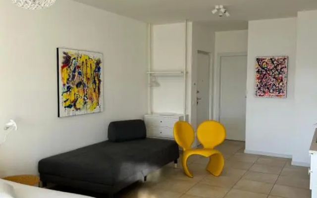 Artelago-Blu studio lake view