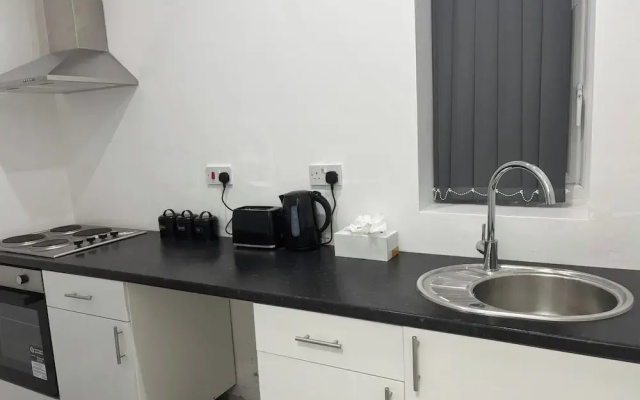 1 Bed Flat - Sleeps 2 - Parking - Wifi
