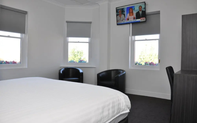 Queens Head Hotel