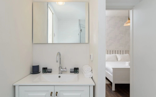 Arlo by TLV2RENT