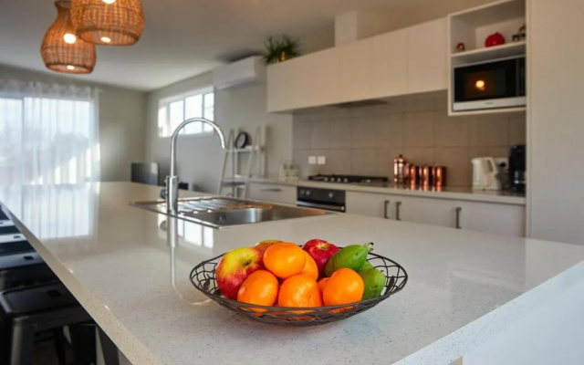Simon's Place - Kaikoura Holiday Home
