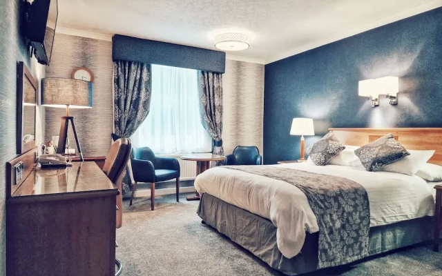 Blunsdon House Hotel