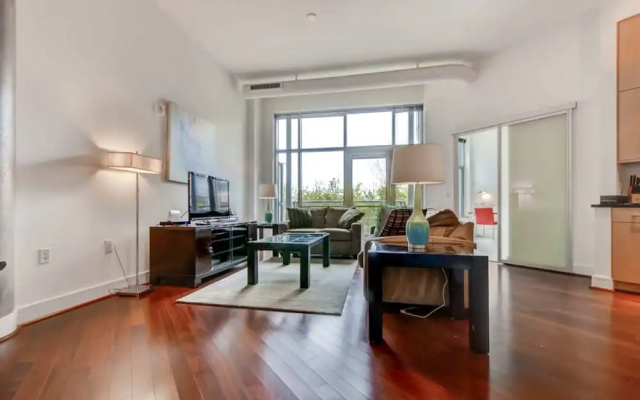 Global Luxury Suites at Park Crest Lofts