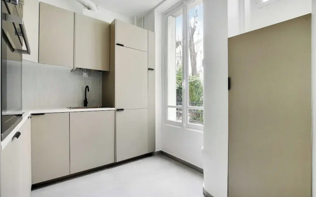 Elegant in Neuilly-sur-seine: A Charming Retreat