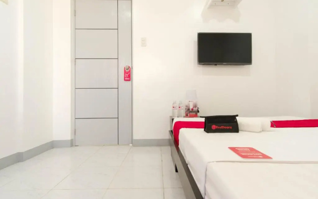 RedDoorz near SM Bicutan