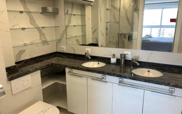 Skol 927a - Beachfront Central Luxury Penthouse