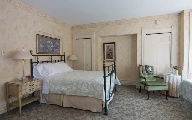 Harrison House Bed & Breakfast