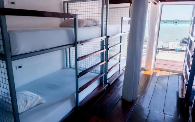 The Yak Lake House Hostal Bacalar