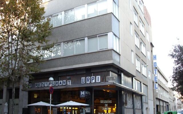 Hotel Urpí вид на фасад