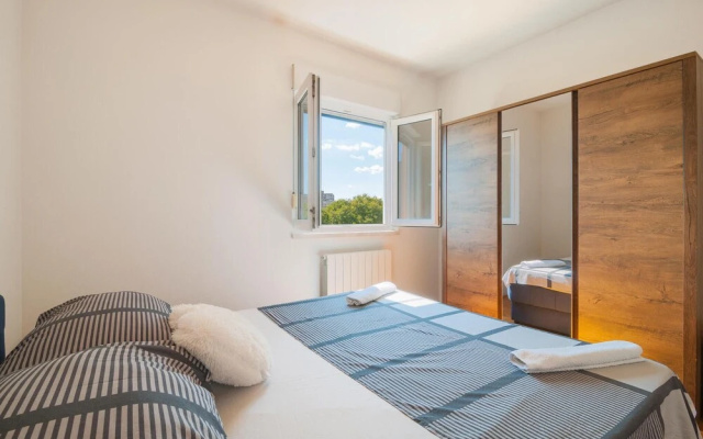 Nice Apartment in Split With 2 Bedrooms and Wifi