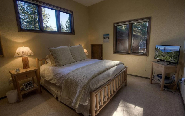 Tahoe Acres by Lake Tahoe Accommodations