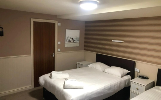 Lyndene Hotel