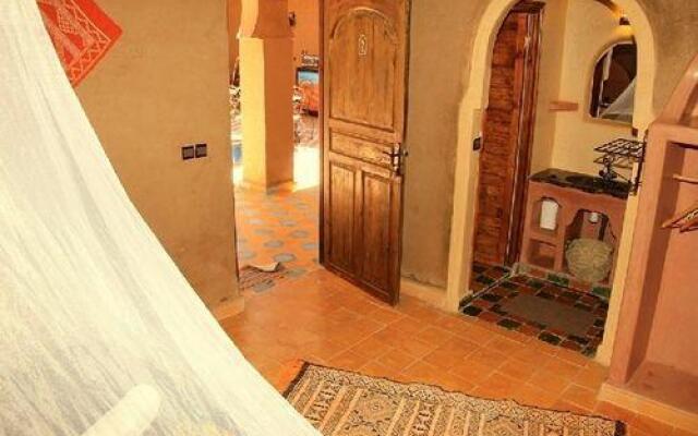 Отель Riad Dar Ouzine Марокко, Мерзуга - отзывы, цены и фото номеров - забронировать отель Riad Dar Ouzine онлайн комната для гостей