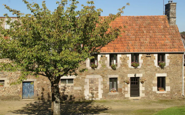 Lovely Holiday Home amidst Meadows in Sourdeval-les-Bois