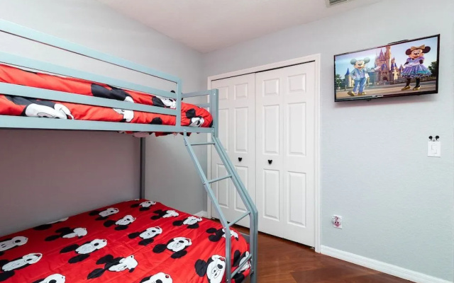 Mickey Mouse Cluff House