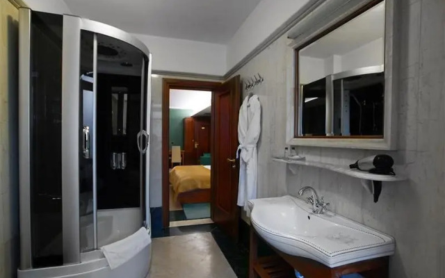 Nov Hotel