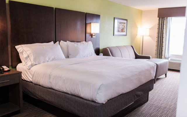 Holiday Inn Express & Suites Sweetwater by IHG