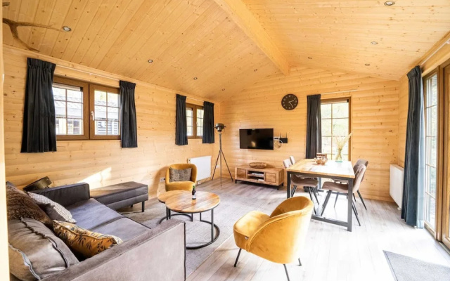 Wooden Chalet with Dishwasher near De Veluwe National Park
