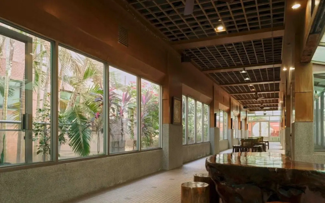 Kinsa Holiday Hotel