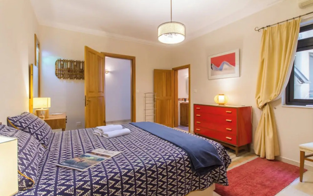A Magnificent Sunny Seafront Apart Sliema