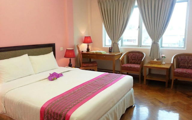 Grand Laurel Hotel