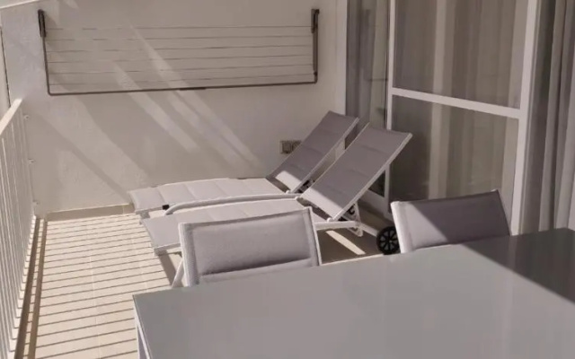 Wileg 4B Luxury Two Bedroom Apartment with Shared Swimming Pool.
