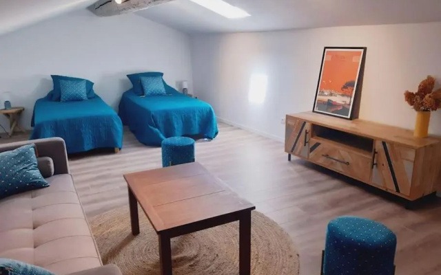 Le Logis du Moulin Gite Avec Jacuzzi, a 800m de la Cite Medievale