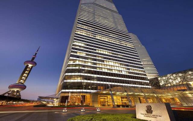 Отель The Ritz-Carlton Shanghai, Pudong Китай, Шанхай - отзывы, цены и фото номеров - забронировать отель The Ritz-Carlton Shanghai, Pudong онлайн вид на фасад