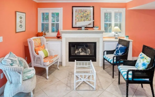 Lollipop 3 Bedroom Home by RedAwning